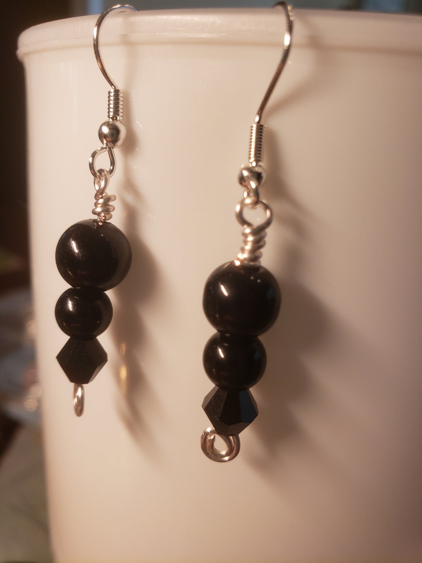 161E Wire swirl black earrings