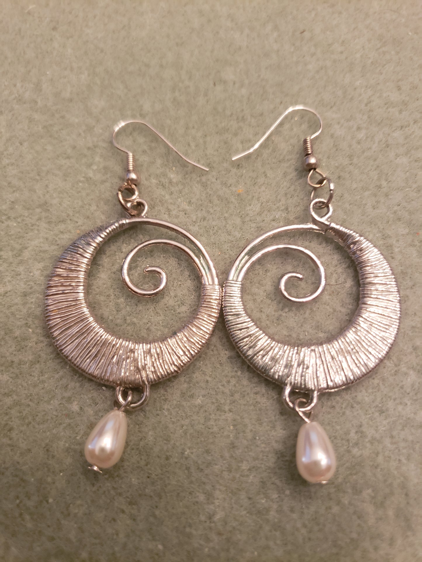 57E Silver Curl with Pearl Earrings
