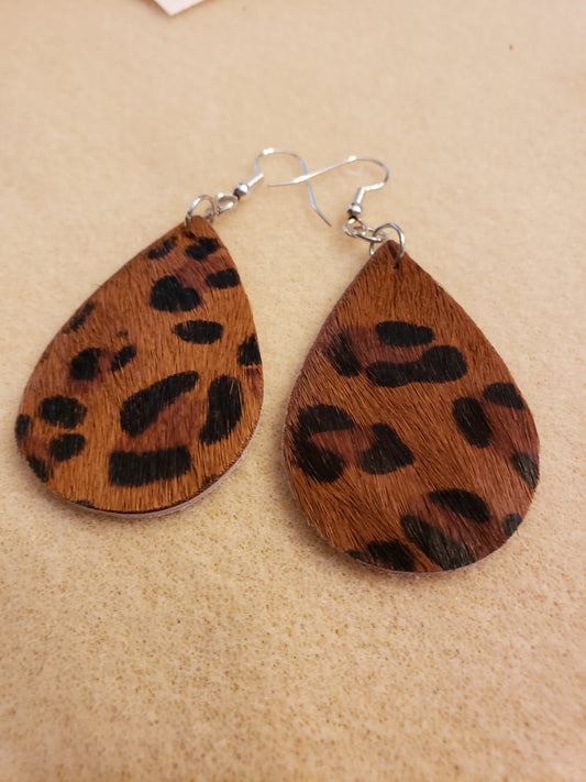 53E Leather Tear Shape Earrings
