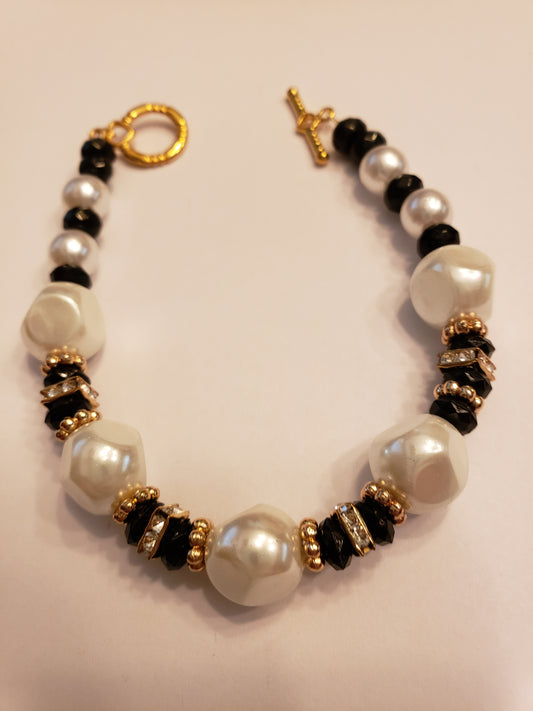 1002B Stunning Pearl Bracelet